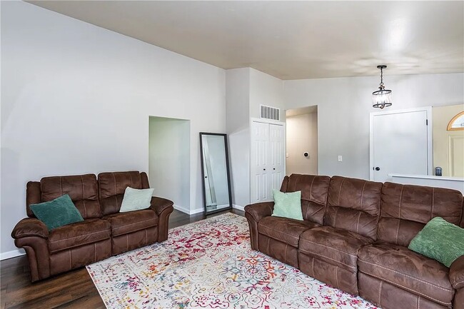 Photo - 1221 Warwick Dr