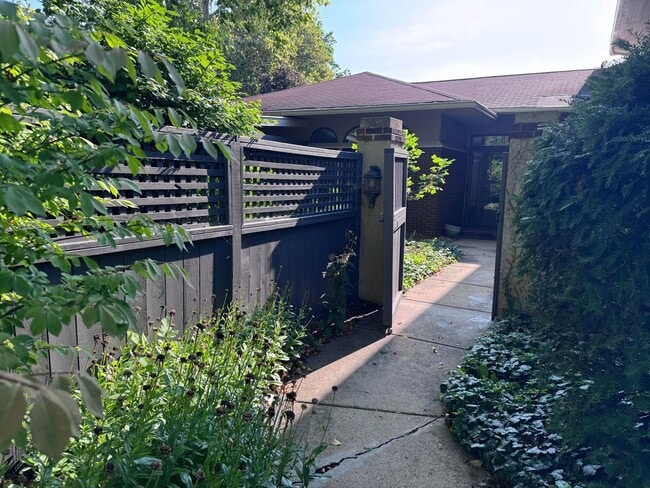 Photo - Historical Duplex - Spacious 3 Bedroom, 2....