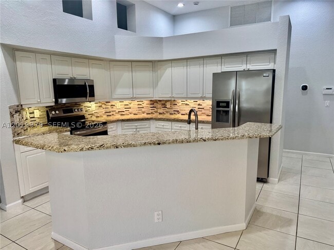 2525 Bay Pointe Ct