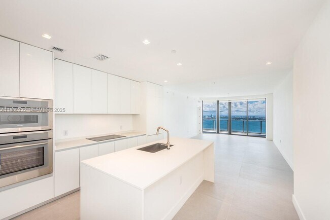 Photo - 700 NE 24th St Unit 4303