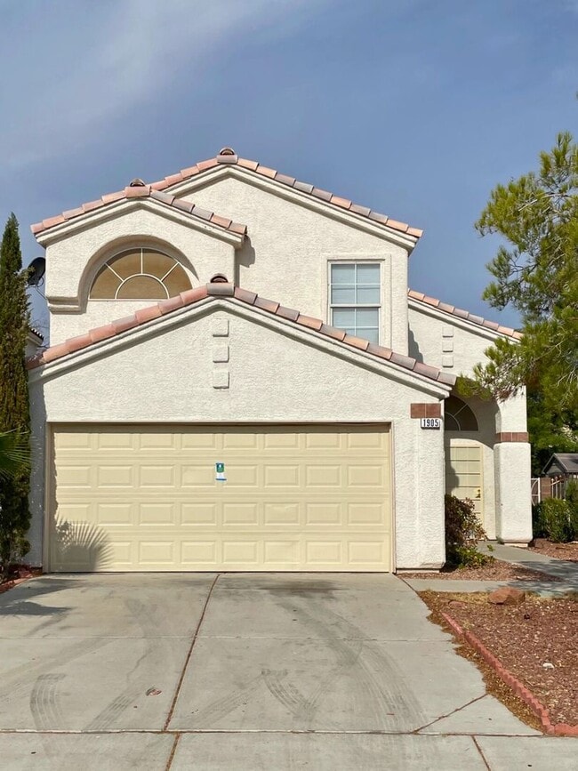 Building Photo - MOVE-IN READY 3BR/2.5BA SINGLE FAMILY HOME...