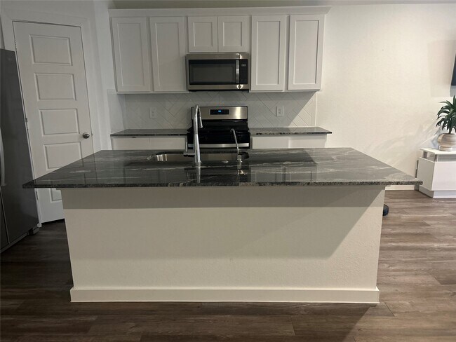 Photo - 1119 Fringed Bluestar Dr