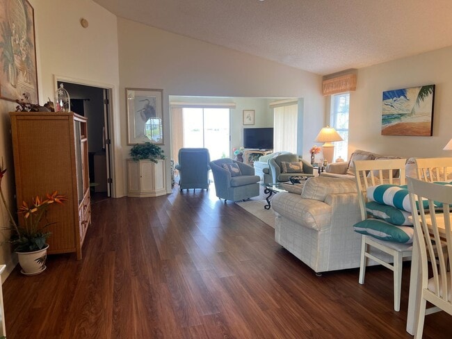 Photo - NEWLY LISTED 2BD/2BA/2CG Villa