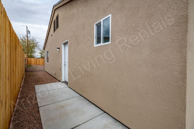 Photo - 2185 E Butler Ave