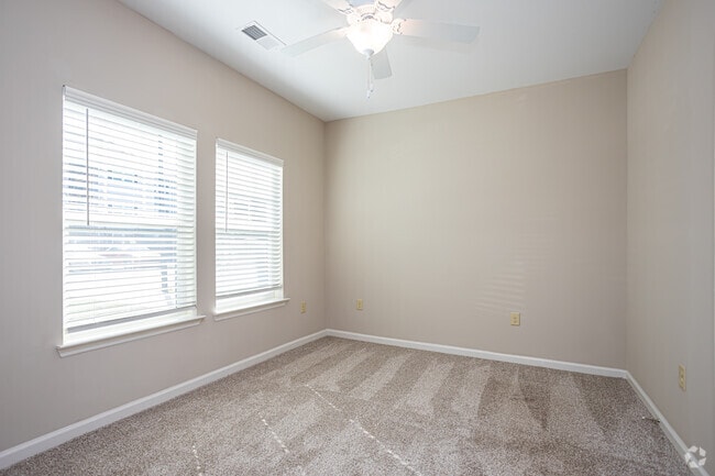 2BR, 2BA - 982SF