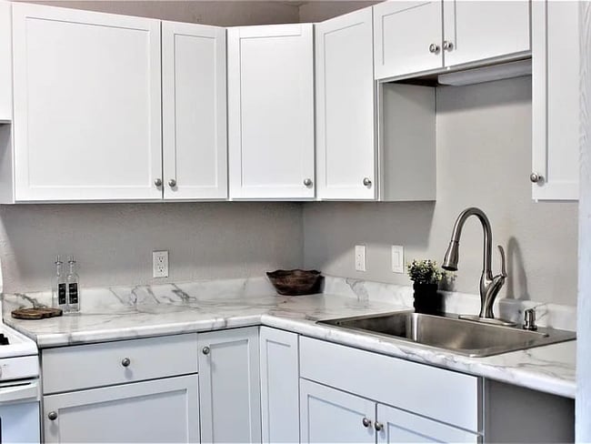 Photo - 1421 N Adams St