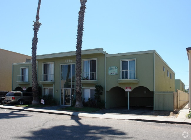 Edgewood Way Apartments - Edgewood Way Apartments