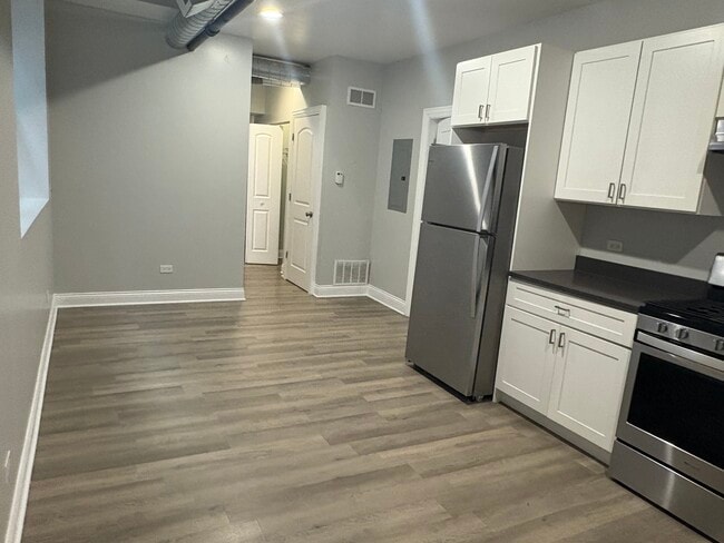 Photo - 1369 W Greenleaf Ave Unit g4
