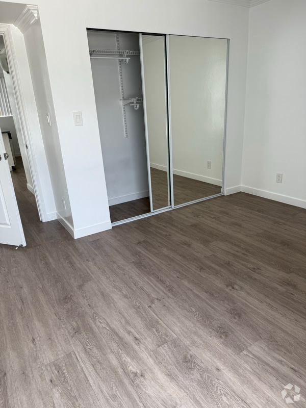 Building Photo - 6040 Barton Ave Rental