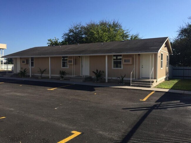 Building Photo - 1206 Bundrant Dr Unit 14