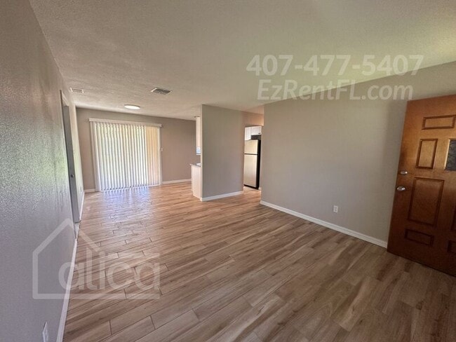 Photo - 2155 Aaron Ave