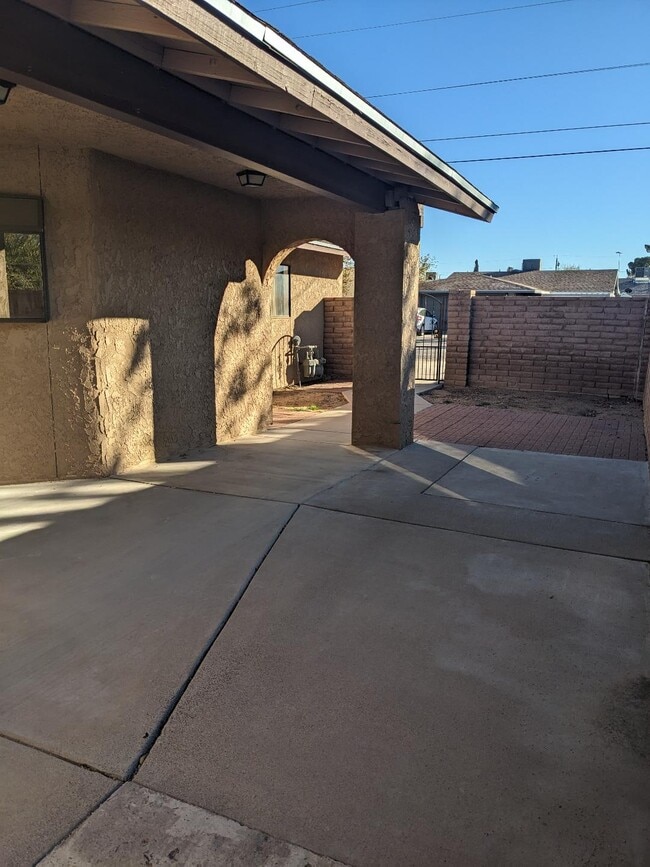 Photo - 2015 Florence Ave