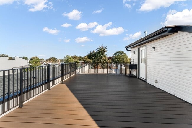 Photo - 230 Griffith St