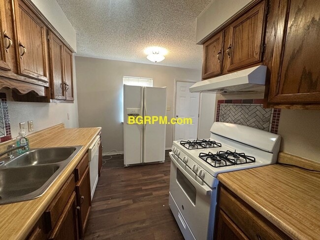 Photo - 3 BD, 1 1/2 BA, Home in Sherwood