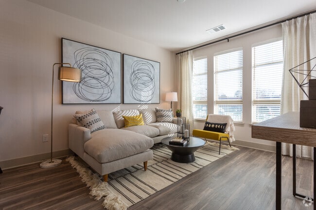 1BR, 1BA - 706 SF