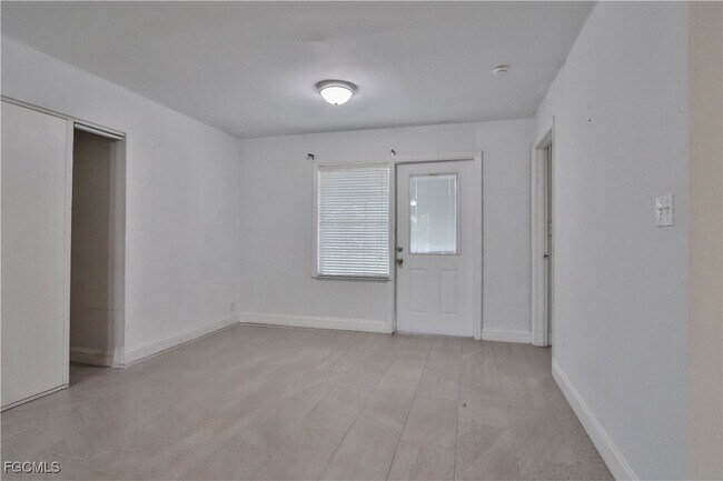 Photo - 305 Bougainvillea Rd W