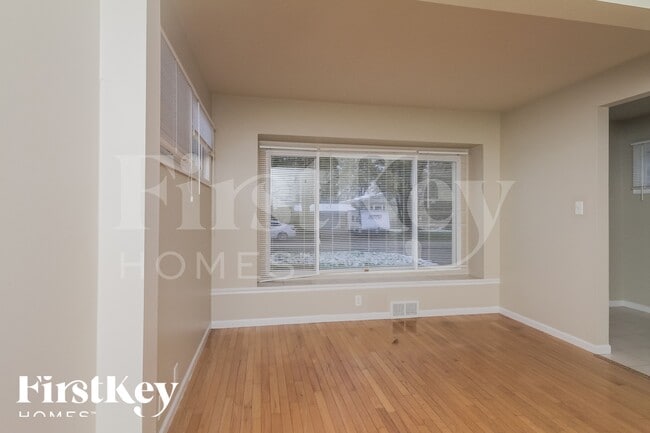 Photo - 1369 Hinman St