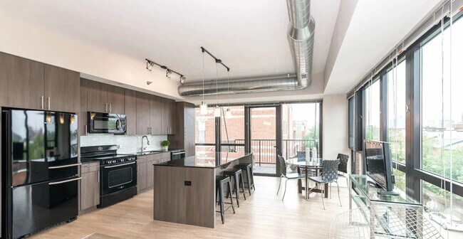 Photo - 211 W Scott St