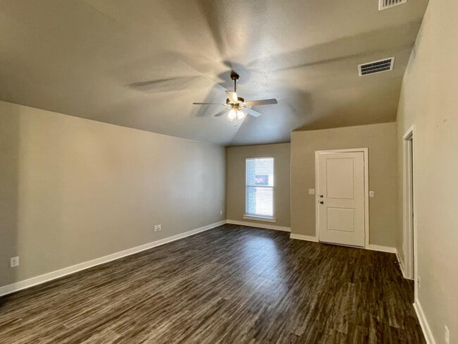 Photo - 13706 Avenue R