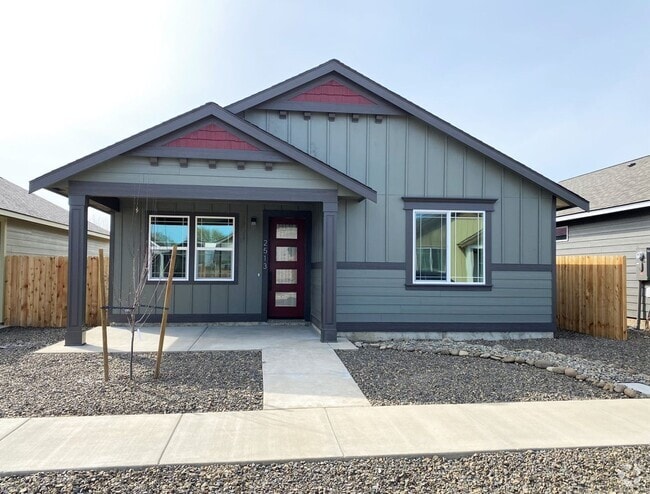 Building Photo - 3 Bed, 3 Bath Beautiful Home!
