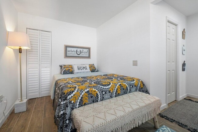 Building Photo - 1401 Mystic Ct Unit 1-Bedroom Guesthouse