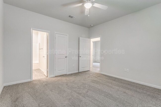 Photo - 2407 N Hickory St