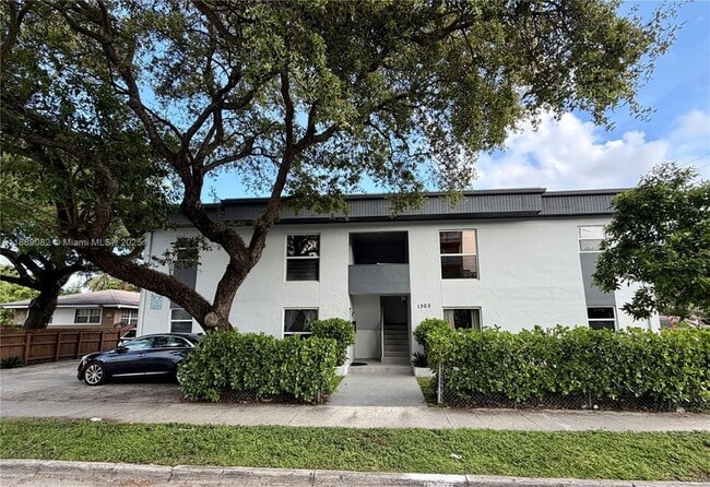 Building Photo - 1305 NW 4th St Unit 4