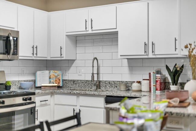 75-21 Oaks - Model - Kitchen (15)