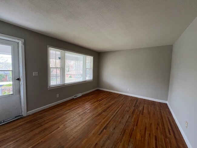 Photo - 837 Crawford St