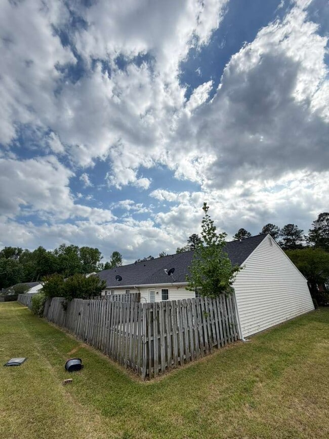 Photo - 901 Laurel Pl