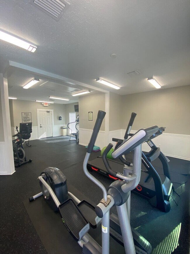 Fabulous 2/1 Second Floor Condo House Rental in Casselberry, FL