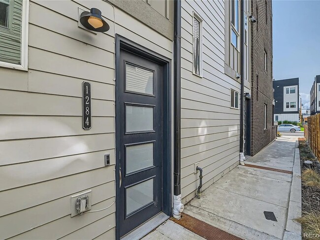Photo - 1284 Stuart St