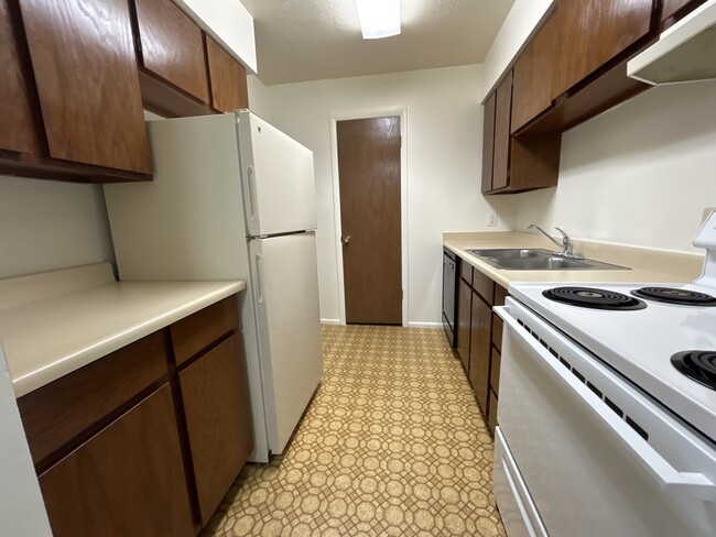 Building Photo - 93 S Valley Dr Rental