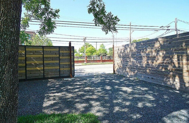 Photo - 5021 Polk St