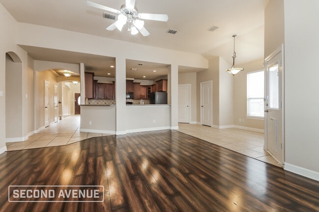 Photo - 1820 Rosson Rd