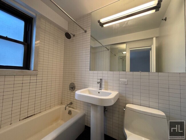 Photo - East 39th Street Unidad 6D