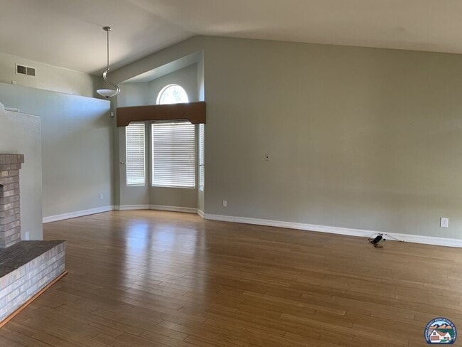 Photo - 587 Wild Rose Ln