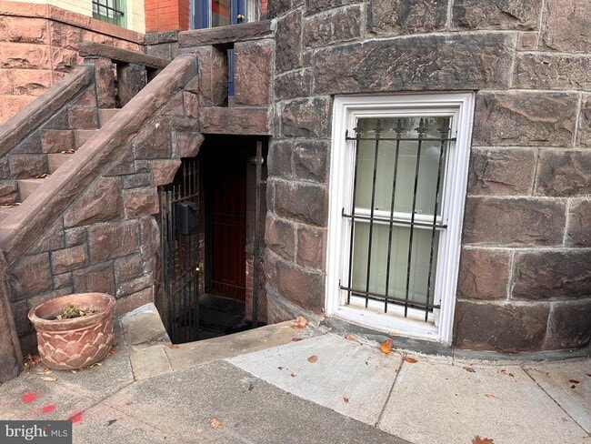 Photo - 830 D St SE Unit B