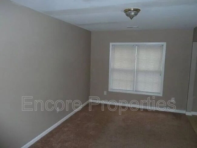 Photo - 2004 Hart St