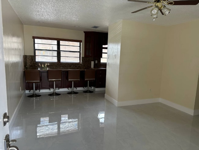 Photo - 2550 W 60th St