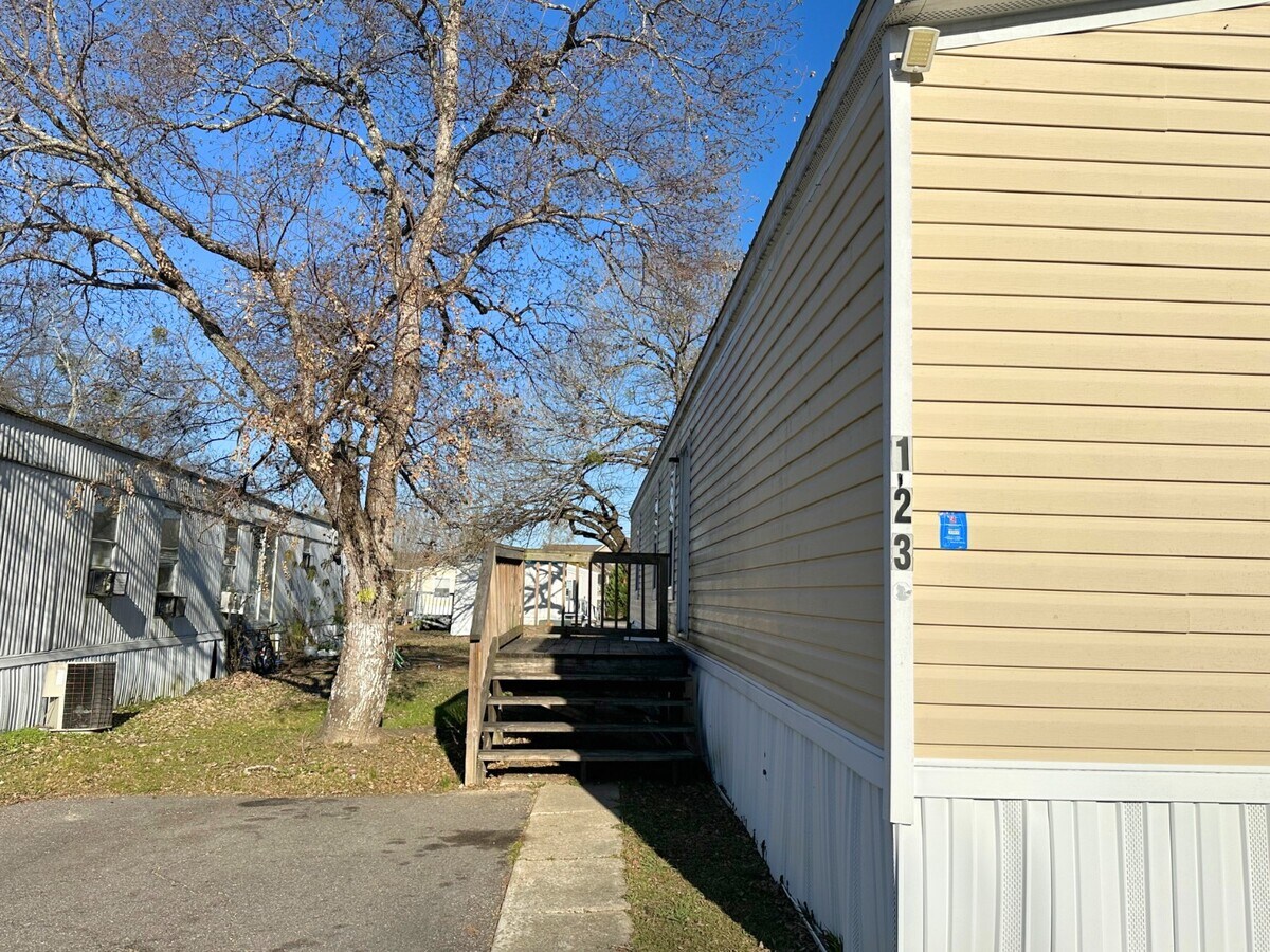 Photo - 5700 Bell Rd