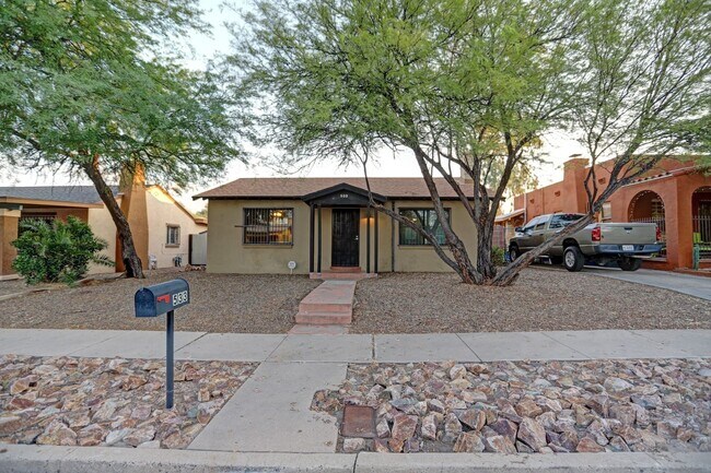 533 E Mabel St