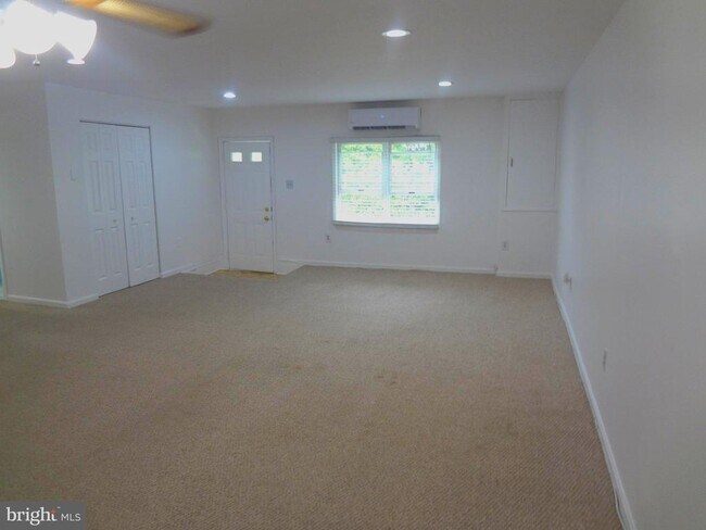 Photo - 17540 Queen Elizabeth Dr