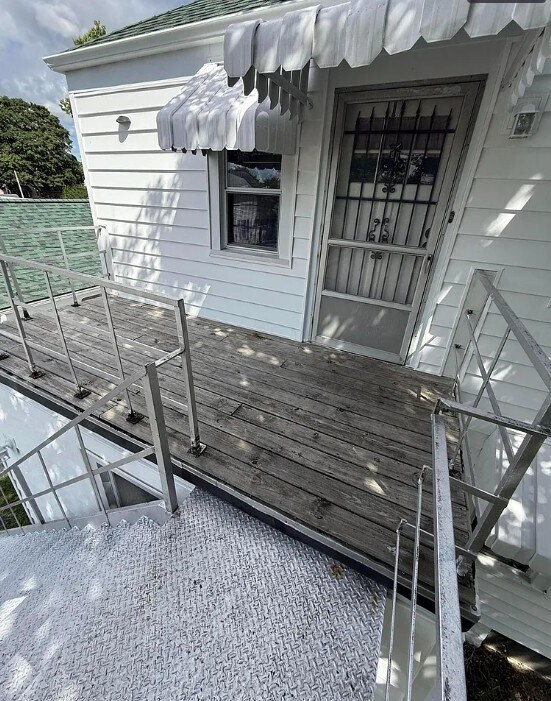 Patio - 4385 Lancaster Ave