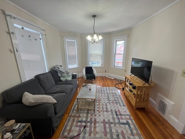 Photo - 39 Montfern Ave Unit 3