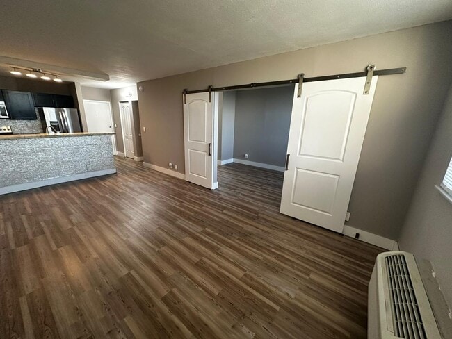 Building Photo - 2701 Riverside Dr Rental