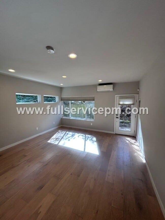 Photo - Contemporary 3 BD Mt. Baker Townhome! Location!!