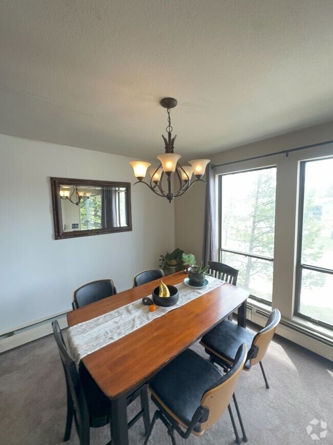 Building Photo - Lake Cliffe Condo - Spacious 2 Bedroom/2 B...