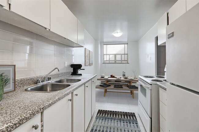 Photo - Queensway Manor