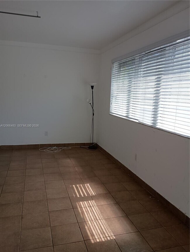 8132 Harding Ave Unidad 1